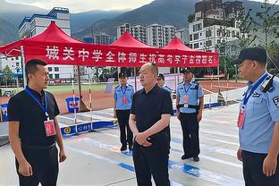 一战成名！勇士菜鸟“土鸡蛋”10分13板3帽 将卢尼按在板凳上！